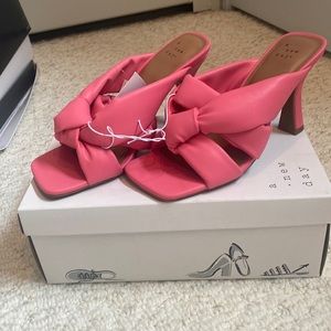 Never worn A New Day pink sandals